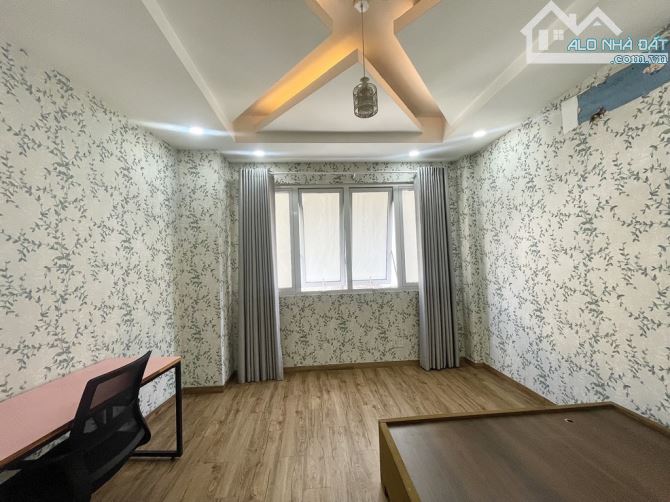 NHÀ THIẾT KẾ HIỆN ĐẠI PHƯỜNG THẠNH LỘC QUẬN 12 HƠN 5 TỶ- 4 TẦNG DT 80m2 (4x20)- HXT 8M - 7