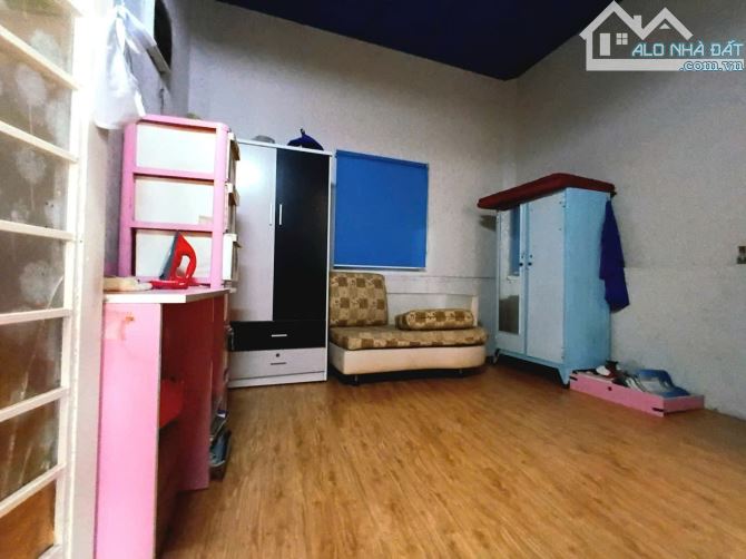 Bán nhà: đường Lý Thái Tổ, Q10. DTSD 42m2. 3 tầng. Giá 11,8 tỷ - 8