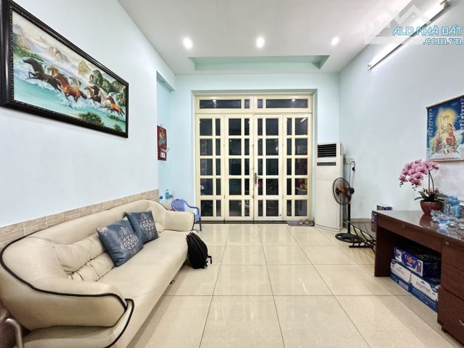 Bán nhà hẻm xe hơi ngủ nhà - Nguyễn Xí P13 Bình Thạnh - 68m2 ngang 4,1- 2 tầng - 11 tỷ TL - 9