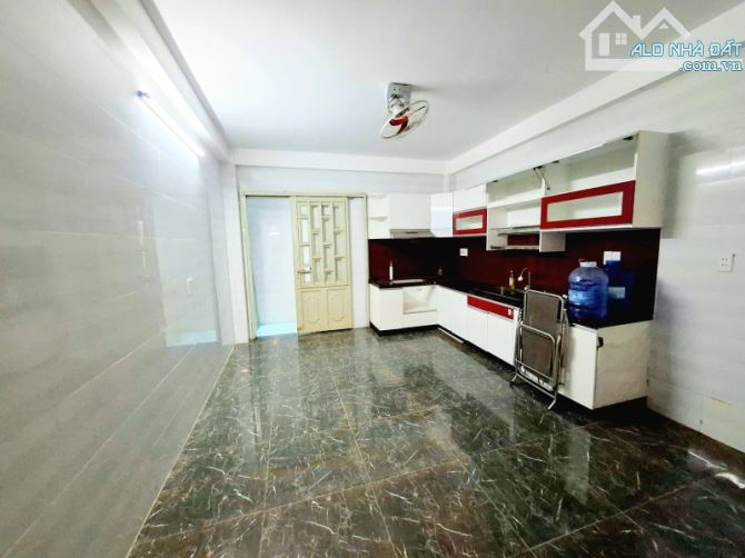 Nhà HXH Đông Hồ, P8 Tân Bình. DT 57m2. 5 tầng. Ngang 3.5m nở hậu 4m. Giá 7.9 tỷ (THÁNG 6). - 9