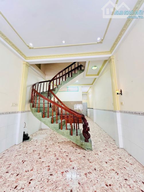 BÁN NHÀ MẶT TIỀN  BA ĐÌNH P10 (4x25m), nở hậu, xây 3 tầng - Q8 - 9