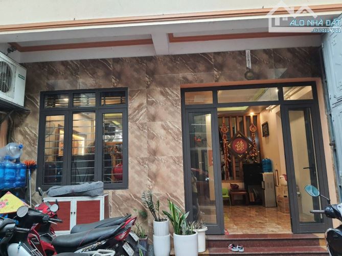 Sát mặt phố Sủi-Ô tô tránh-Gần Trường học,Chợ.Bán Nhà Phú Thị,Dt 80m,Giá 10.3 Tỷ. - 1