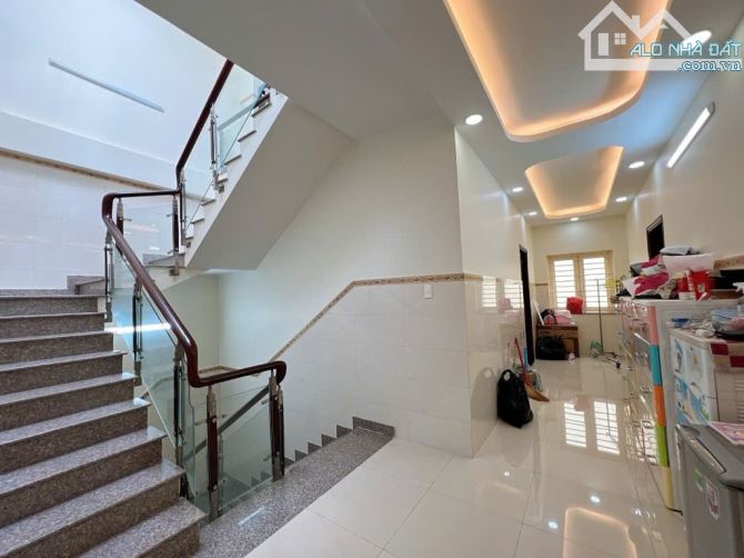 BIỆT THƯ TÂN PHÚ, KHU BÀN CỜ LŨY BÁN BÍCH  NGANG 12M -, DT: 250M2 - 4 TẦNG, GIÁ TỐT; 31 TỶ