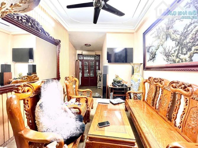 Nhà đẹp ở luôn Lương Sử A Đống Đa. Sổ vuông 31m, 5 tầng 3 ngủ MT3m Giá 5.8 tỷ