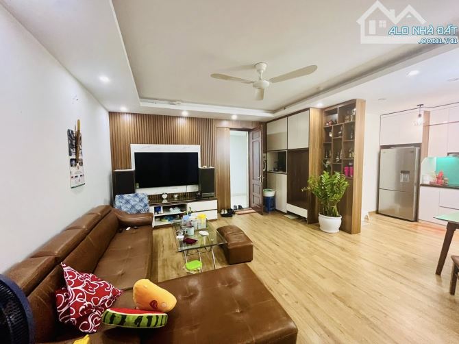Căn CC đẹp ở luôn KĐT TP Giao Lưu Phạm Văn Đồng Bắc Từ Liêm Sổ 87m 3 ngủ 2 WC Giá 5.4 tỷ