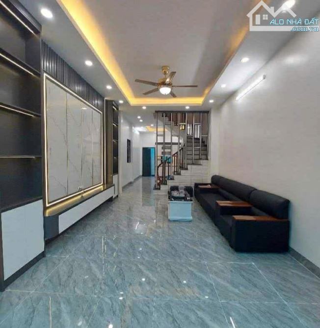 Nhà mới, xây độc lập 65m2 x 5 tầng tại Liên Ninh, Thanh Trì, ngõ ô tô, giá 5,5 tỷ