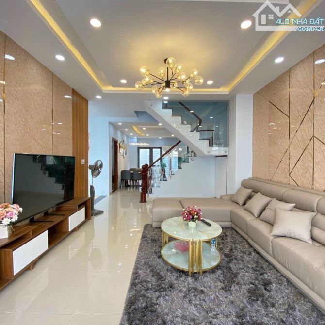 Bán nhà đường 18M Mỗ Lao, Plo vỉa hè oto tránh, 60m2*5T mặt tiền 5m, full nội thất ở luôn.