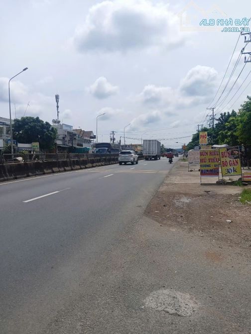Bán gấp nhà mặt tiền QL 1A thống nhất 950m2 giá ngộp chỉ 12 triệu/m2 quá rẻ đầu tư gấp ạ