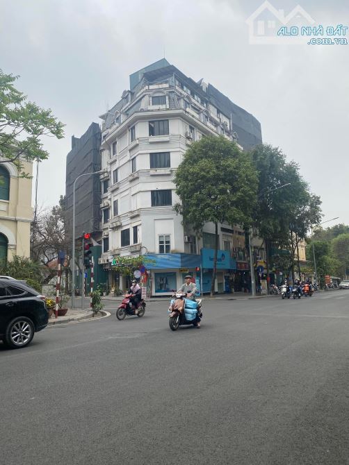 Bán nhà Mặt Phố Quang Trung, DT 103m x mặt tiền 6m, 103 tỷ đồng