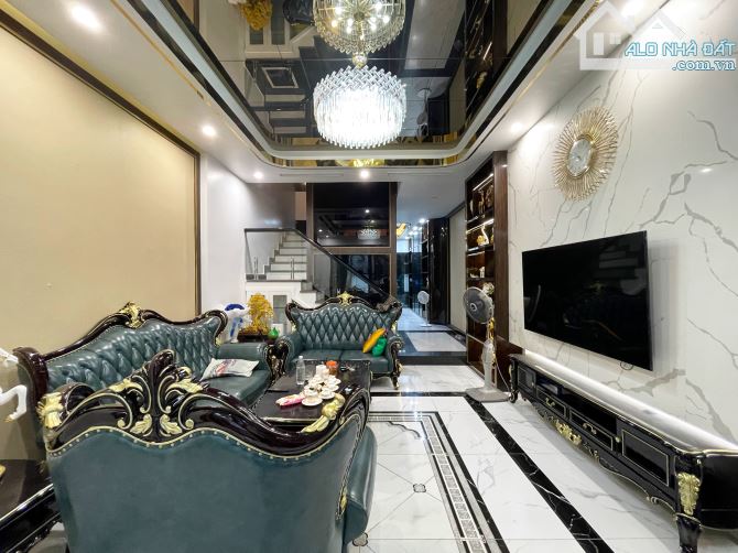 Nhà 5 tầng thang máy phân lô Văn Cao - 90m2 ngang 4.5m - Nội thất cao cấp