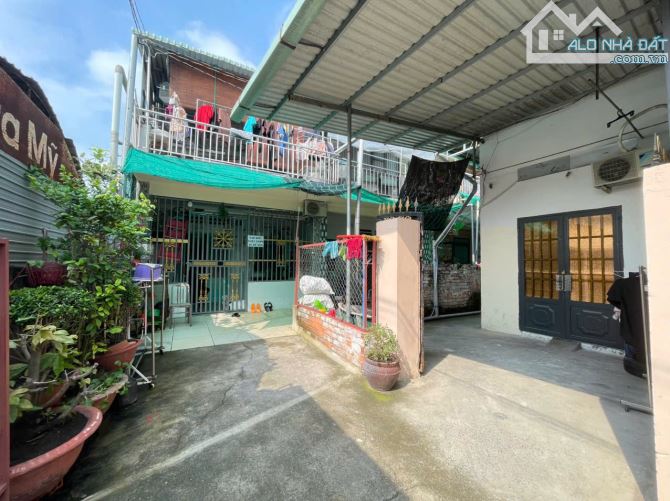Nhà cấp 4 gác đúc, hẻm xe ba gác, sổ riêng, gần ngã ba Cây Lơn, 2525 Dĩ An