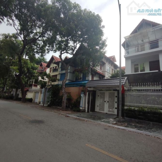 GIẢM SỐC 5 TỶ,BIỆT THỰ VIỆT HƯNG 200m,VỈA HÈ Ô TÔ TRÁNH CHỈ 58 TỶ, GẦN TRƯỜNG MARIE CURIE