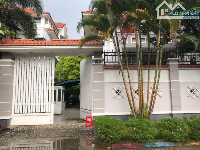 BÁN BIỆT THỰ SIÊU SANG – 113/1 NGUYỄN VĂN HƯỞNG, P.THẢO ĐIỀN, Q.2 – DT 639M² FULL THỔ CƯ
