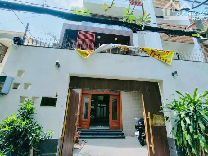 Bán gấp biệt thự sân vườn hxh Huỳnh Văn Bánh P11 -Q.PN--DT: 137m2--4 tầng--giá 23,8tỷ