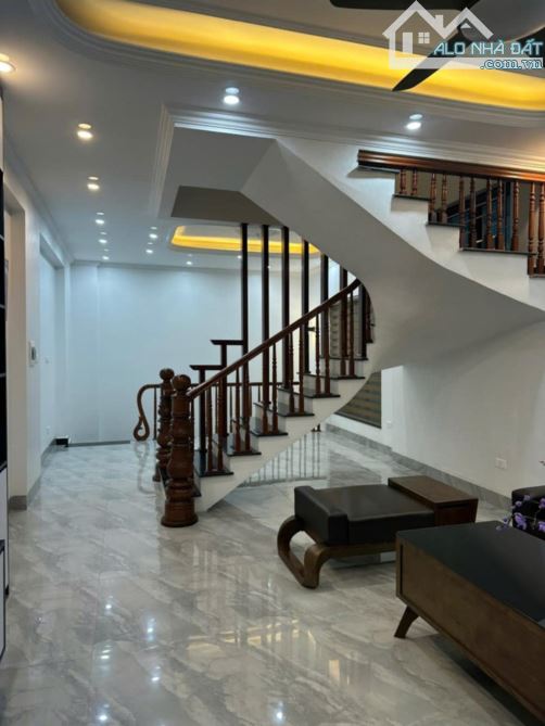Siêu phẩm lô góc , Ô TÔ, gần VIN, 45m25 ×5T, Tân Lập, kinh doanh, giá 7,4 tỷ