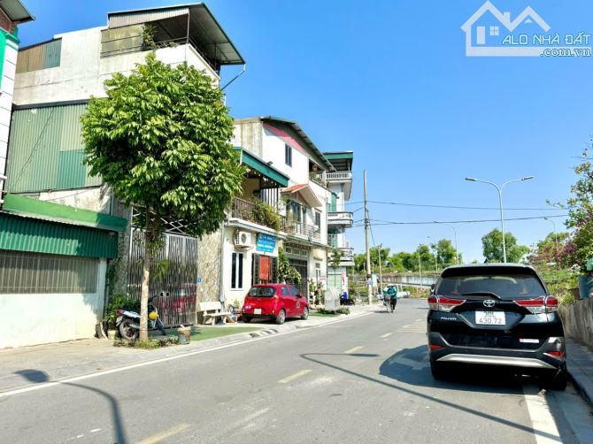 Khuôn tiền hiếm 8.x Tỷ - Phúc Lợi, Hàng xóm vin, Vỉa hè 4 Oto tránh kinh doanh