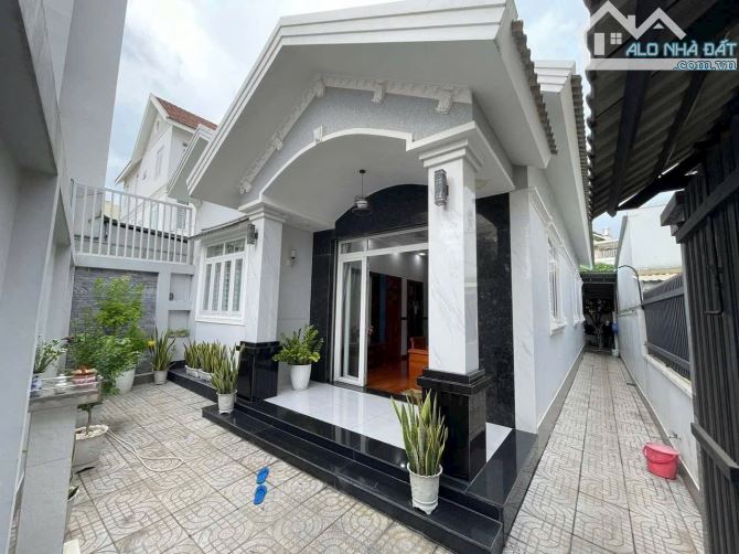 Quận 7 - Bán gâp nhà C4- 223m2 - Sát mặt tiền Gò Ô Môi - Giá 9.6 tỷ