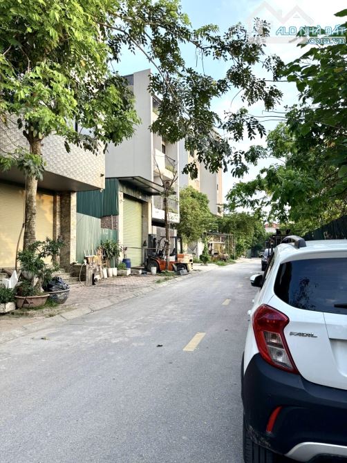 Giá tốt nhất TĐC Thạch Bàn, Vỉa hè 2 Oto tránh, Đối diện Chung cư Himlam, 85m2 - MT 5m