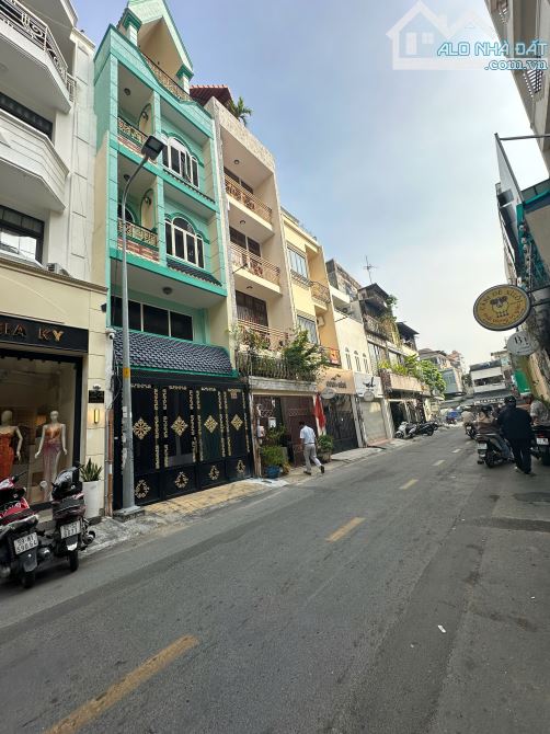 Bán gấp nhà mặt tiền Đặng Dung , Quận 1 , 5 tầng đúc , 4x16m , giá chỉ 24 tỷ