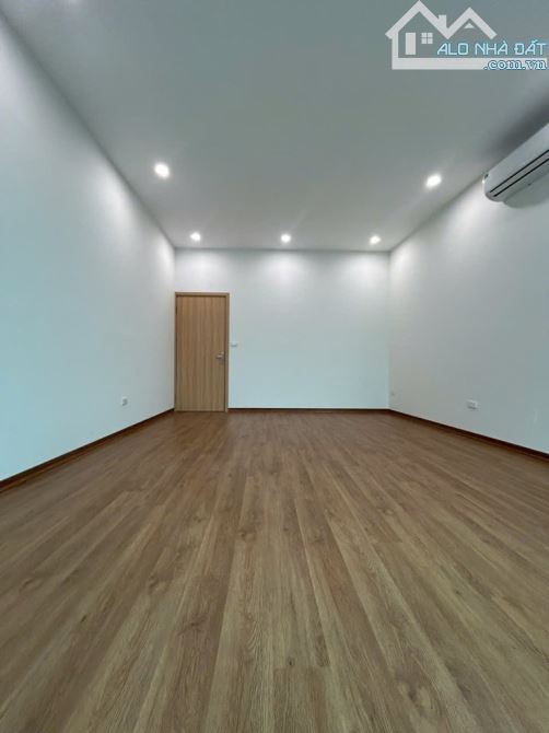 Bán lô góc mặt phố Trường Chinh, vị trí đẹp gần ngã tư sở, KD sầm uất 42,5m, 6 tầng, MT4,8