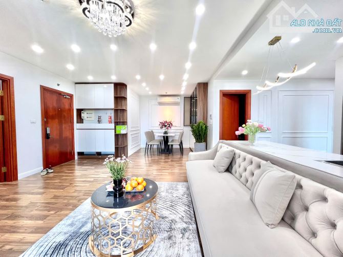Bán Căn Hộ Diamond Goldmark City DT 104m 3PN Full NT Tầng trung, View Mỹ Đình giá 7,9 tỷ