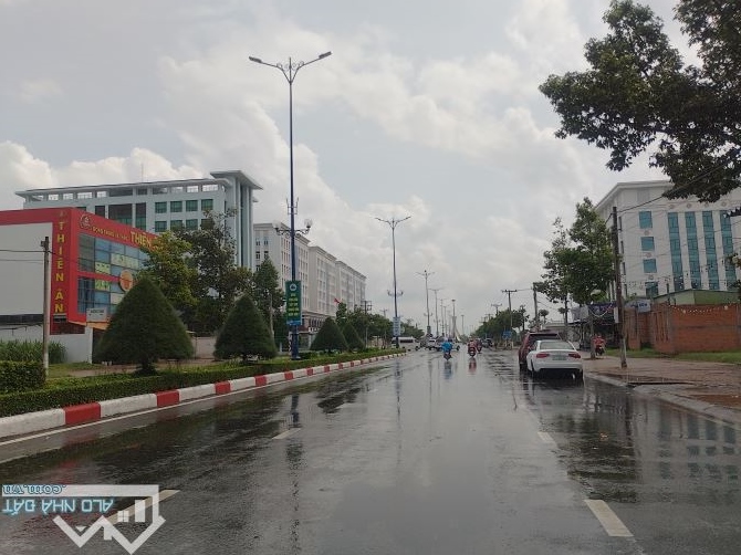 Bán 2 Nền Liền Kề Mặt Tiền Hùng Vương DT : 10 x 24 = 240m2 Đất Thở Cư 100%.