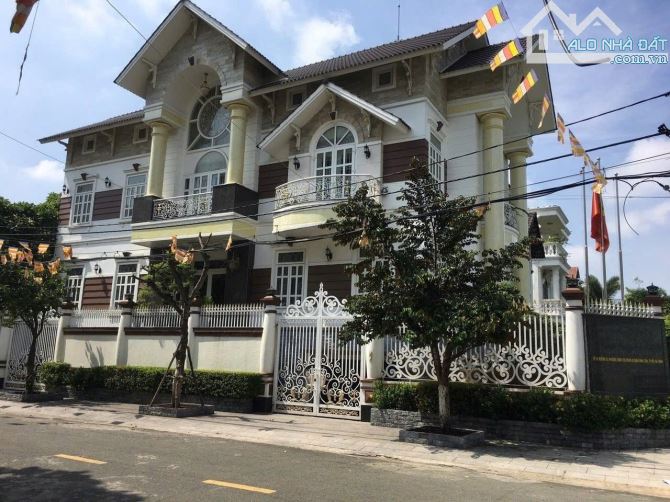 Biệt thự vip, căn góc 2MT Tên Lửa Bình Tân (12x25m)hầm + 3 tầng,CN 297m2