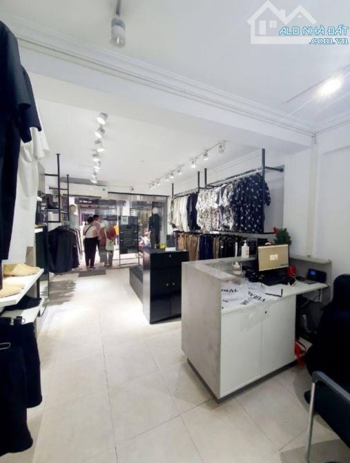 Bán nhà mặt phố Đông Các, Đống Đa 75m, 8 tầng, mt 4m. Giá: 34.5 tỷ