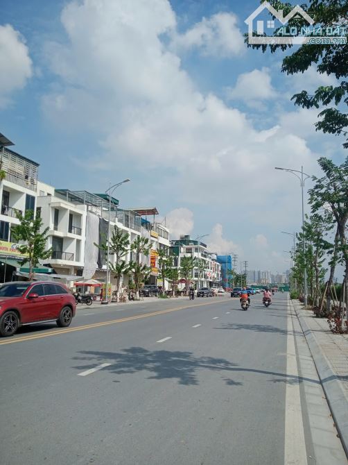 Bán nhà Ao Sào, Thịnh Liệt, 70 m2, vỉa hè, ô tô tránh, kinh doanh, mt rộng, 19.5 tỷ