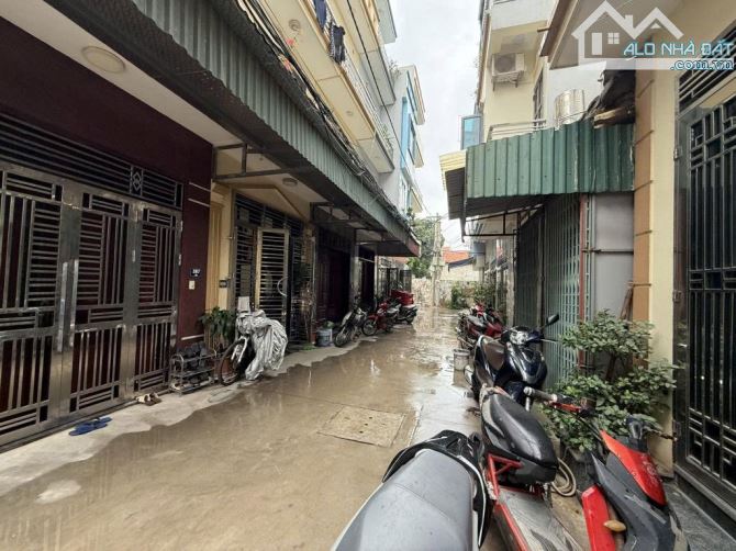 Bán đất Khê Hồi, Thường Tín, phân lô ô tô vào đất, gần chợ, gần trường 38 m2, 3 tỷ 400