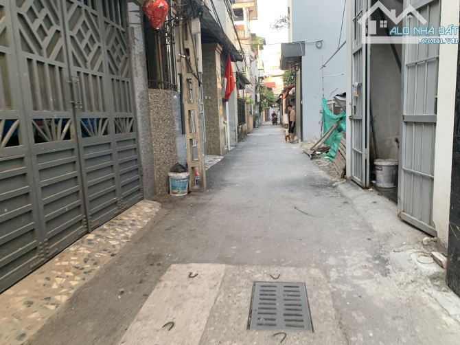 Bán 34,7m đất Kim Quan Việt Hưng, tặng nhà cấp 4 đang cho thuê, giá chỉ 5,5 tỷ có TL