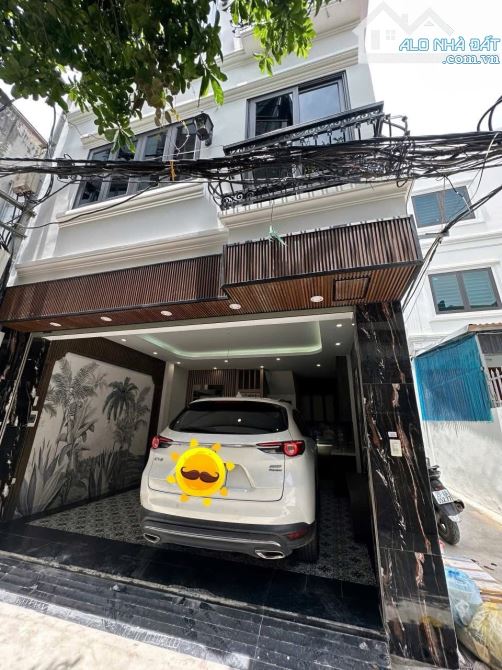 SIÊU PHẨM VIỆT HƯNG – 6 TẦNG – GARA – THANG MÁY – LÔ GÓC – 9,3TỶ