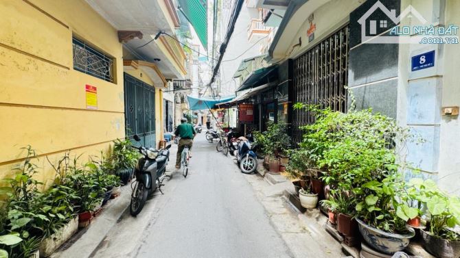 1/100 Cực hiên Nguyễn Đình Chiểu, Q Hai Bà Trưng 27m2,4 tầng.