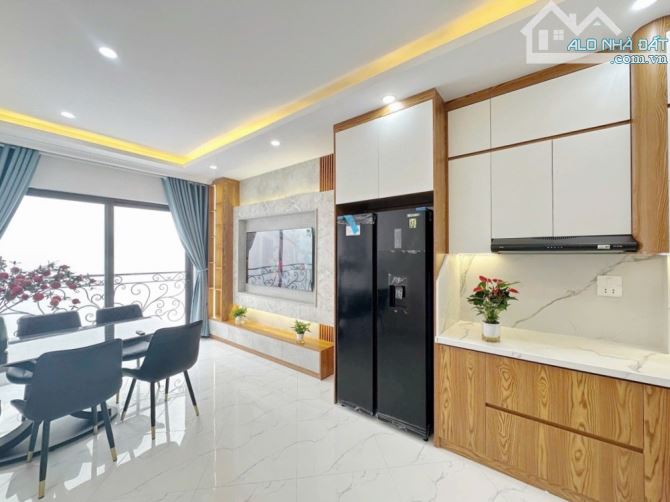 Bán nhà Định Công, Hoàng Mai, 6 tầng thang máy, 15m ô tô tránh, 33m2, 8.39 tỷ