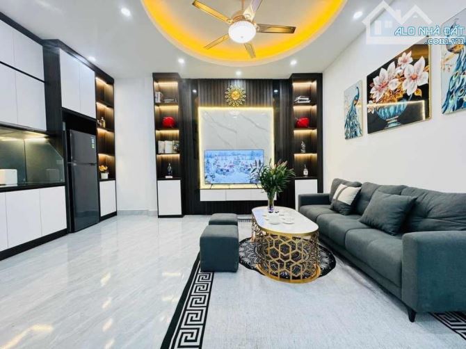 Bán nhà Xã Đàn Đống Đa 41m2x5T cực đẹp chỉ hơn 8 tỷ vài bước ra mặt phố