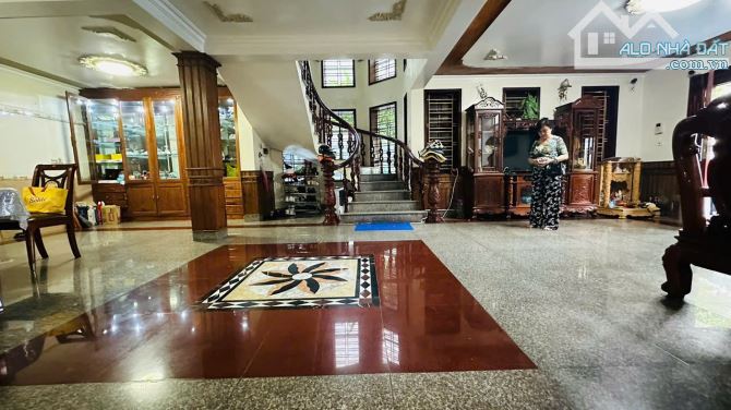 Biệt thự khu bê tông 97 Bạch Đằng - 297,5m2 - mặt tiền 16m - 3 tầng - giá cực tốt 25 tỷ