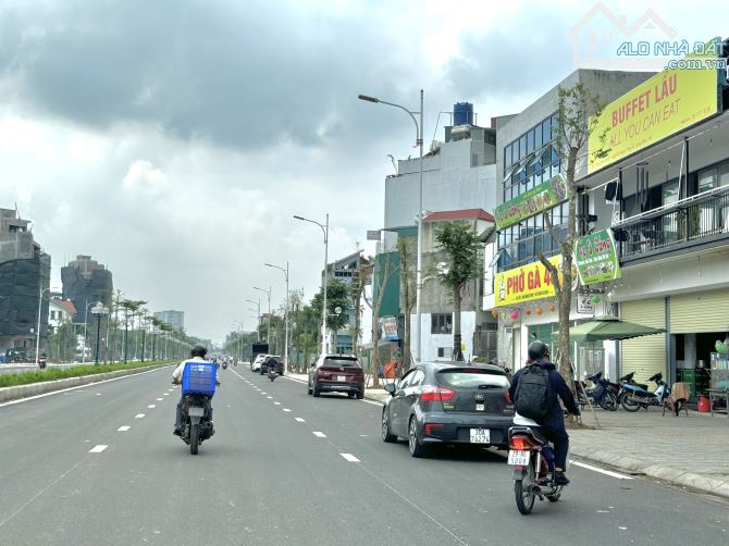 Mặt phố Hồng Tiến kéo dài, Lô đất Hoa Hậu xây Building, Vỉa hè đường 40m, Dt 320m2 MT 17m