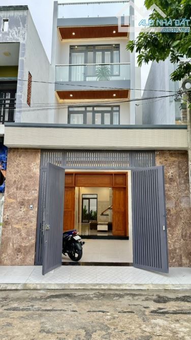 Xuân Thới Đông, Hóc Môn. DT 5x19m. Đường 7m. Khu phân lô dân trí. Sổ hoàn công đủ.