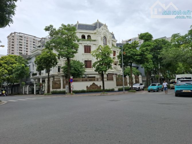Cho thuê Biệt thự phố Thọ tháp, kdt cầu giấy 250m2x5T Full đẹp ở làm văn phòng