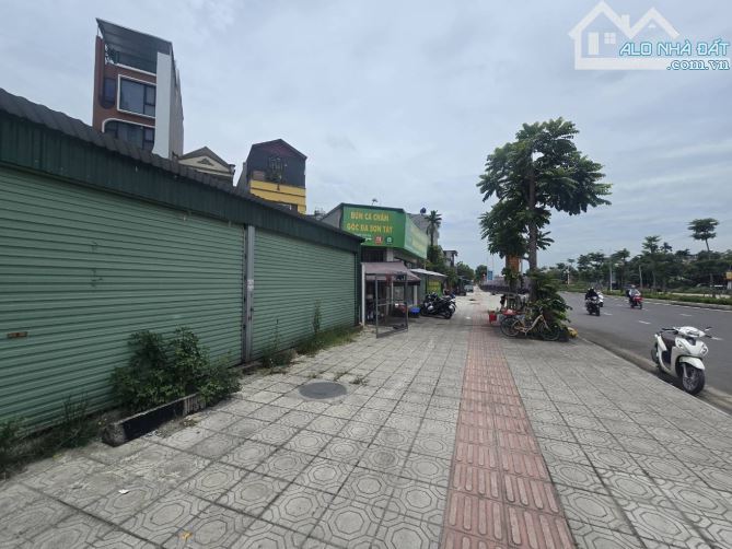 NHÀ MẶT PHỐ MỚI HỒNG TIẾN  - TRUNG TÂM - VỈA HÈ RỘNG - VỊ TRÍ ĐẸP - 2 MẶT NGÕ 1 MẶT