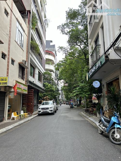 Bán nhà phân lô đẹp nhất quận Đống Đa Nguyên Hồng 68m2 x Mt 5,5m phố kinh doanh sầm uất.