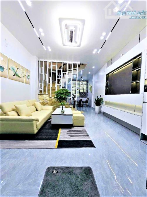 Bán nhà  Nguyễn Xiển - 5 tầng 3 ngủ đủ công năng