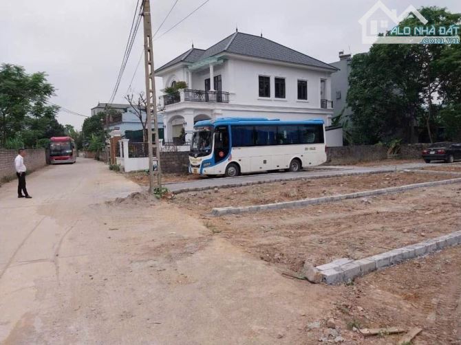 Cần bán lô đất góc 3 mặt thoáng bám trục liên xã xe 45 chỗ tránh nhau được