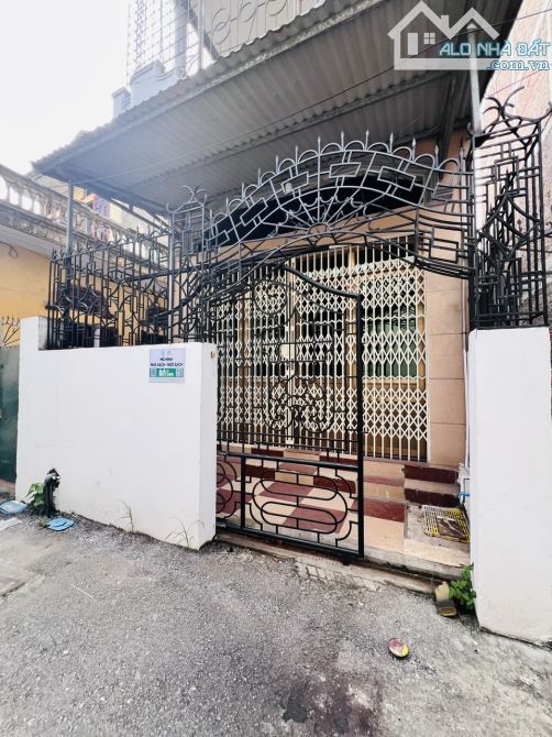 BÁN NHÀ NGHĨA TRỤ VĂN GIANG-Ô TÔ ĐỖ CỬA-3 PHÚT RA VIN OCEANPARK2-3-DT 68m2-3,95 tỷ