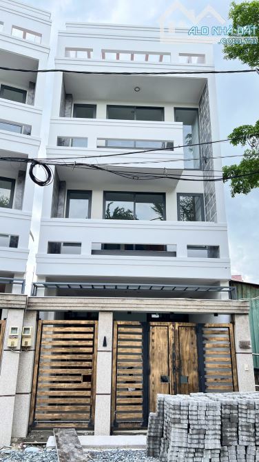 Bán căn nhà thiết kế theo phong cách Châu Âu 2 lầu 4pn 5wc DT 6x13,5m2 Nguyễn Bình, Nhà Bè