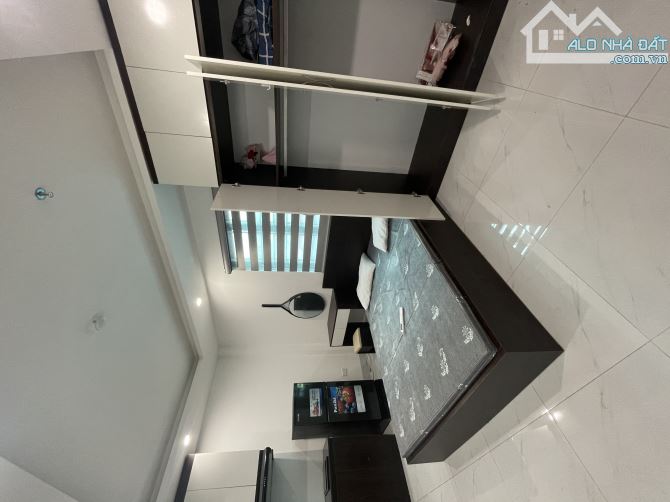 Bán toà CHDV Phú Diễn,70m2,7T với 17p KK, ô tô đỗ cổng, 2 thoáng, dòng tiền 80tr/T. Hơn 13