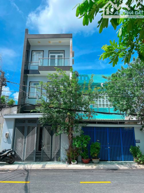 - Bán nhà DT 5x18=90m2 - Vị trí gần ngã 4 Nguyễn Bình - Lê Văn Lương và 2 trường Đại học.