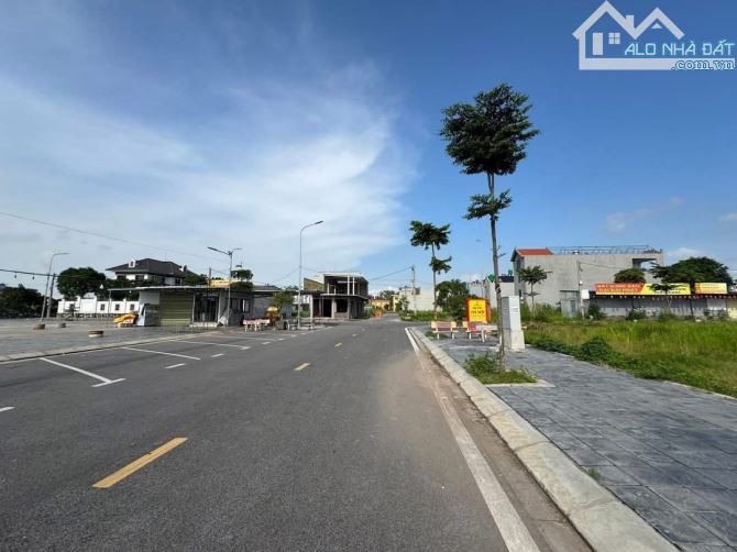 Bán 110m đất đấu giá Tân Dân. Giá chỉ 37tr/m. Hạ tầng cực đẹp, vỉa hè và đường cực rộng