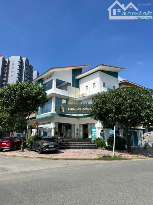 Bán biệt thự hồ bơi mặt tiền ngay Quốc Hương, Q.2 - 8x27m - 4 tầng - HĐT 70tr/th - 35 tỷ