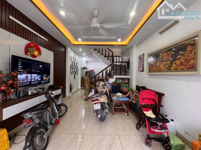 Hiếm Có. Bán nhà Độc lập dân xây đầy tâm huyết. 47m 3 tầng có gara.Đường Đoàn Kết Chợ Lũng